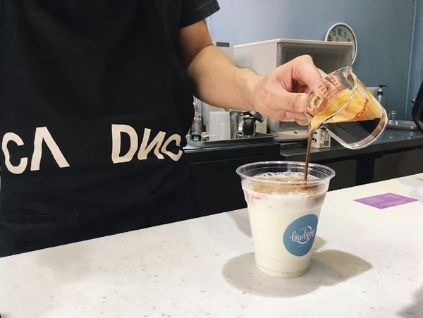 赤峰街推薦人氣咖啡店「Hudson coffee」，咖啡+自家製甜甜圈打造IG最好拍甜點組合