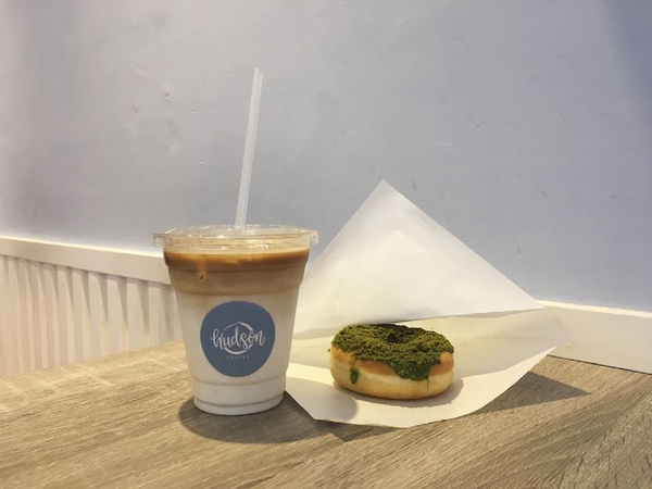 赤峰街推薦人氣咖啡店「Hudson coffee」，咖啡+自家製甜甜圈打造IG最好拍甜點組合