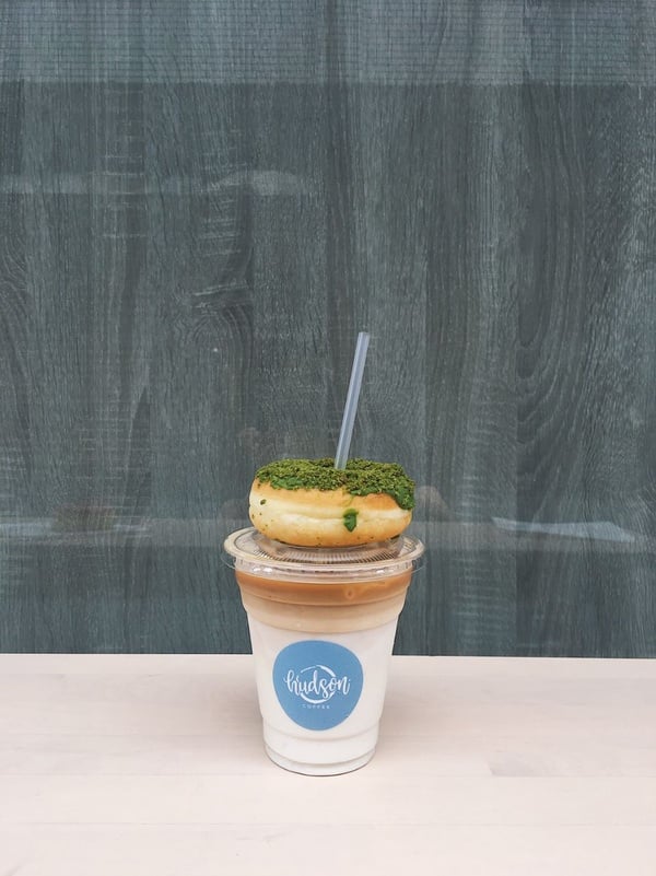 赤峰街推薦人氣咖啡店「Hudson coffee」，咖啡+自家製甜甜圈打造IG最好拍甜點組合