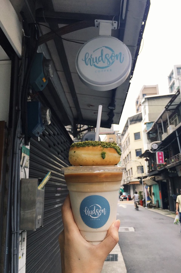 赤峰街推薦人氣咖啡店「Hudson coffee」，咖啡+自家製甜甜圈打造IG最好拍甜點組合