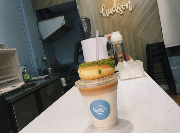 赤峰街推薦人氣咖啡店「Hudson coffee」，咖啡+自家製甜甜圈打造IG最好拍甜點組合