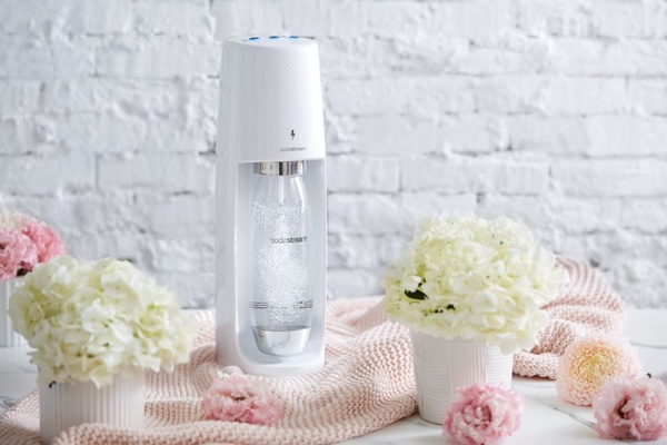 氣泡水機也要少女心「芭蕾粉」，在家就能DIY解暑低卡氣泡飲~