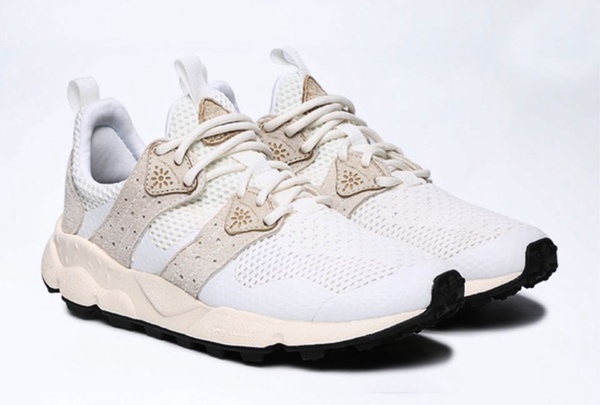小白鞋變成「奶白鞋」，更時髦、更有氣質了！NIKE、New Balance、Reebok、adidas Originals的新品都好燒~