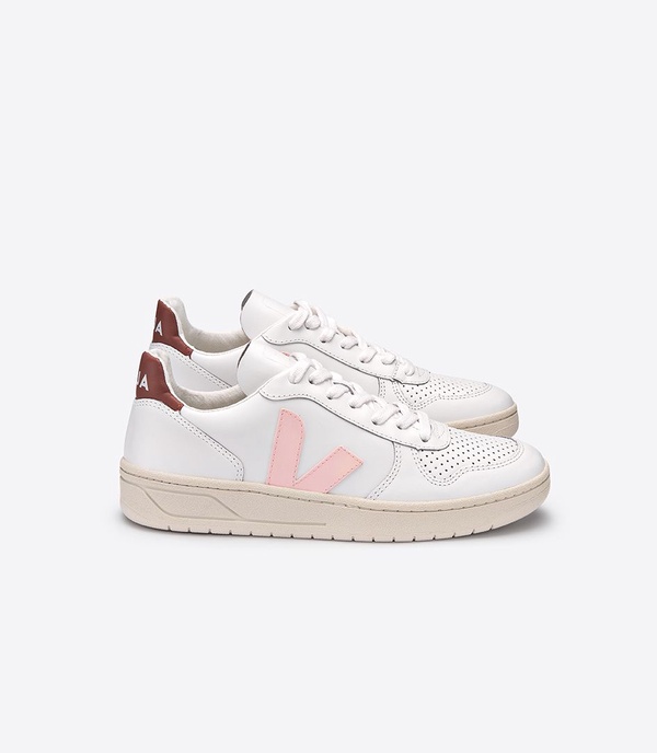 小白鞋變成「奶白鞋」，更時髦、更有氣質了！NIKE、New Balance、Reebok、adidas Originals的新品都好燒~