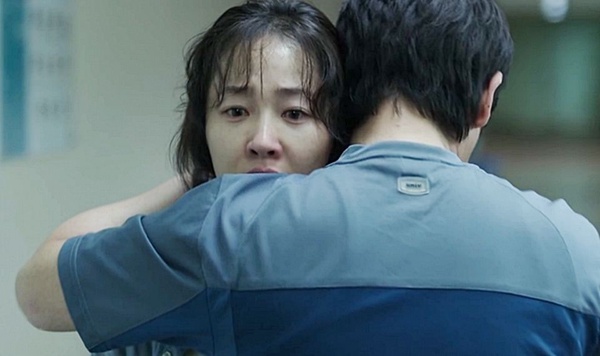 《素媛》強姦犯就住在受害者隔壁！原型犯趙鬥淳妻：我不在乎，我丈夫是好人