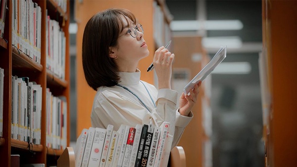 《春夜》話題度勝過《她的私生活》！丁海寅合作多位女神，讓孔劉、李鍾碩都懼怕的國民初戀臉
