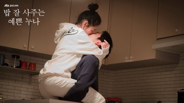 《春夜》話題度勝過《她的私生活》！丁海寅合作多位女神，讓孔劉、李鍾碩都懼怕的國民初戀臉