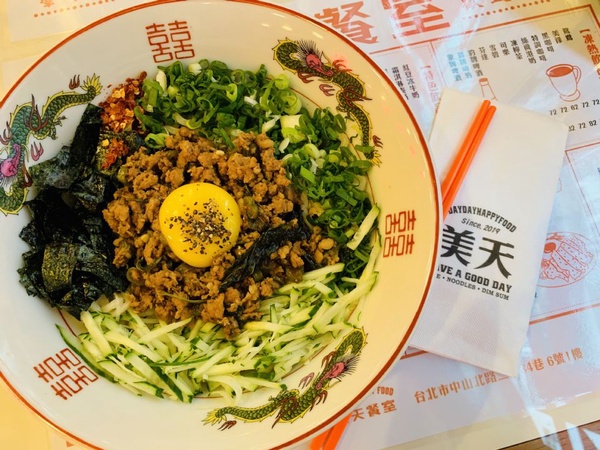 IG熱門「美天餐室」懷舊復古港式風格超人氣，「金沙西多士」、「紅豆冰牛奶」必點！