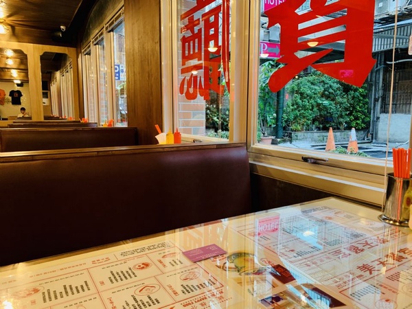 IG熱門「美天餐室」懷舊復古港式風格超人氣，「金沙西多士」、「紅豆冰牛奶」必點！