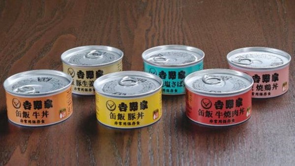 放3年也不會壞的丼飯！日本吉野家推「丼飯罐頭」，網友笑歪：也太像狗罐頭了吧！