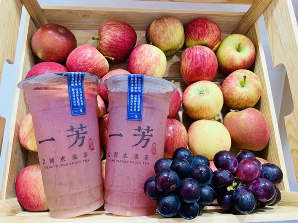 一芳水果茶推「大村葡萄水果茶」，嚴選大村巨峰葡萄每杯都喝得到新鮮葡萄汁！