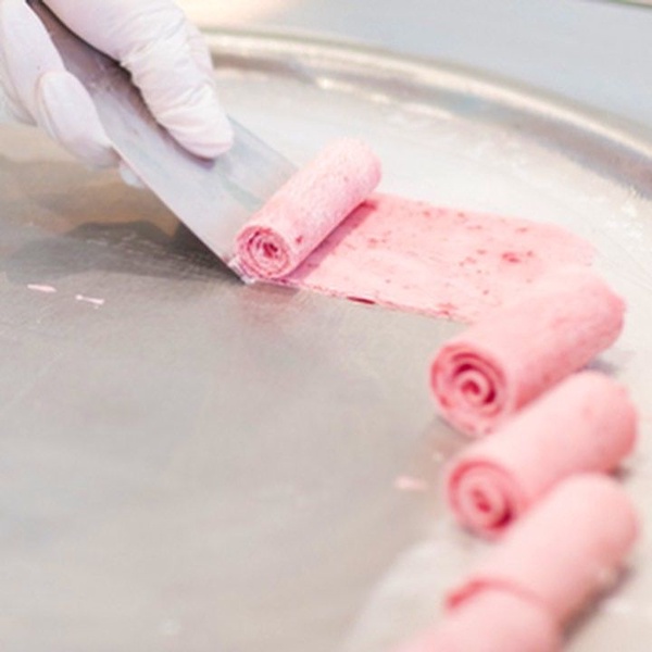 日本人氣捲捲冰「ROLL ICE CREAM FACTORY」台灣首店開幕！IG狂洗版的超萌冰淇淋捲，還有台灣限定口味絕對必吃！
