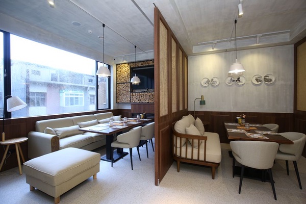 貳樓 x 包果全台首間概念店登場，「鹹酥雞酥炸饅頭」、「珍珠泰奶法式薄餅」必點上桌，好吃又好拍~