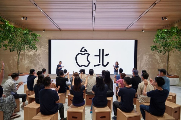 Apple台北信義A13旗艦店開幕！全新APPLE WATCH彩虹錶帶限量開賣！