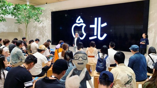 Apple台北信義A13旗艦店開幕！全新APPLE WATCH彩虹錶帶限量開賣！