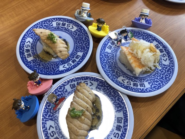 藏壽司 x 名偵探柯南獨家限定扭蛋來了！柯南造型公仔、紙膠帶只有這裡才扭得到啊~