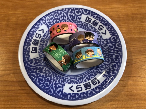 藏壽司 x 名偵探柯南獨家限定扭蛋來了！柯南造型公仔、紙膠帶只有這裡才扭得到啊~