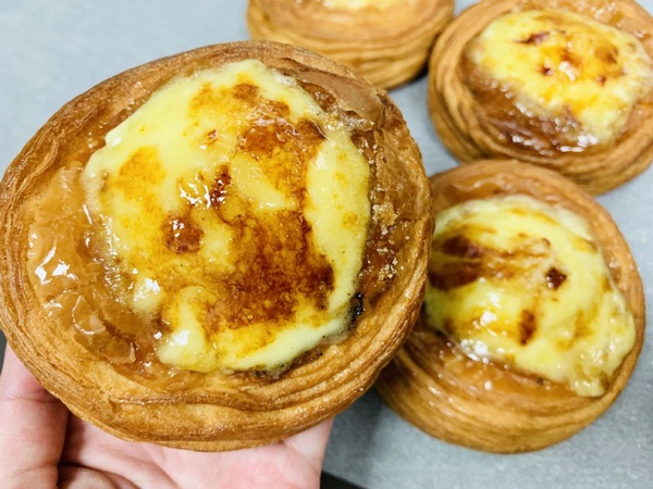 八月堂推「焦糖烤布蕾」新口味，即日起香酥登場，每日限量販售喔~
