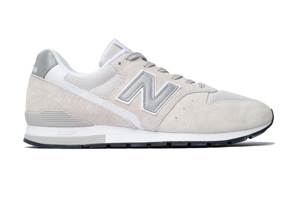 New Balance「冰砂色系」AM210系列上市！經典996、少女小白鞋，還有夏日必備涼拖鞋，22雙新款搶先看！