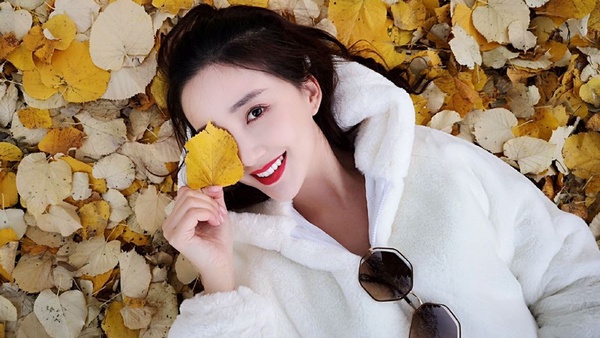 《白髮》痕香就是《倚天》大美女殷素素！演員陳欣予16張古裝美照，她還演過《何以琛蕭默》