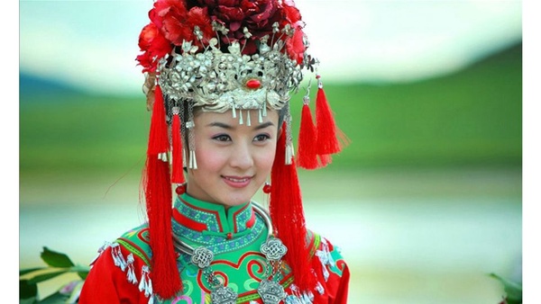 回歸趙麗穎在《新還珠格格》的10個造型！盛世美顏駕馭奇葩妝髮