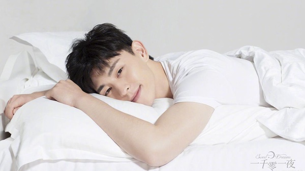 穿白T誘惑力十足的12位男神！彭于晏肌肉炸裂、鄧倫變居家男友，想擁抱哪位呢