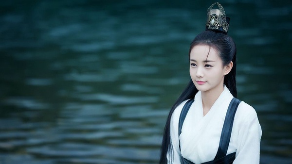 曾是趙麗穎替身！李一桐如今合作鄧倫、楊洋多位男神，22張古裝美照成新晉女神