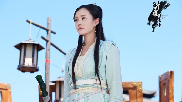 曾是趙麗穎替身！李一桐如今合作鄧倫、楊洋多位男神，22張古裝美照成新晉女神