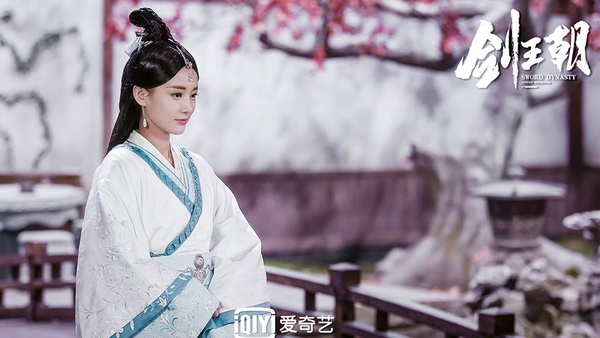 曾是趙麗穎替身！李一桐如今合作鄧倫、楊洋多位男神，22張古裝美照成新晉女神