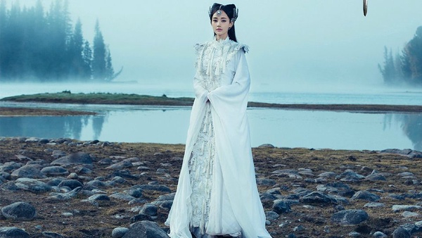 曾是趙麗穎替身！李一桐如今合作鄧倫、楊洋多位男神，22張古裝美照成新晉女神