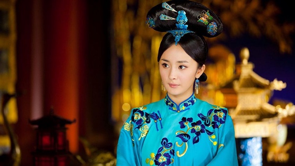 回顧楊冪《宮鎖心玉》15個造型！從小宮女~霸氣福晉，奇葩裝髮只有她能駕馭