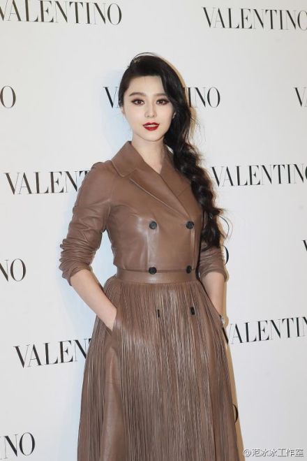 唇色發黑中毒惹？女星就愛搶眼深色唇
