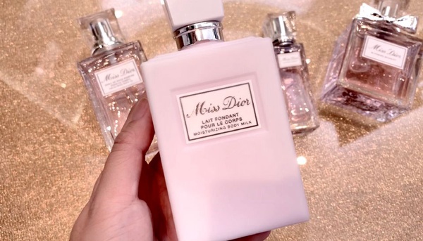 CHANEL、Dior、GA、Tom Ford情人節限定活動開跑啦!限量訂製服務、粉嫩花瓣包裝、浪漫禮盒通通有!