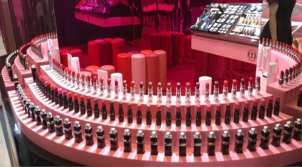 CHANEL、Dior、GA、Tom Ford情人節限定活動開跑啦！限量訂製服務、粉嫩花瓣包裝、浪漫禮盒通通有！