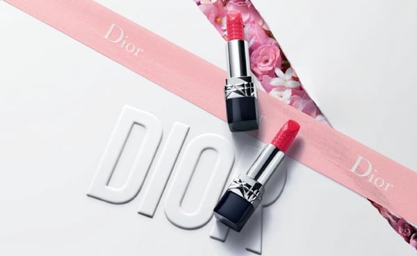 CHANEL、Dior、GA、Tom Ford情人節限定活動開跑啦！限量訂製服務、粉嫩花瓣包裝、浪漫禮盒通通有！
