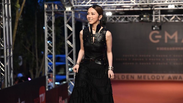 【金曲30】2019金曲獎紅毯蔡依林「怪美風」！15吸睛造型，彩樺姐辣度直逼艾怡良，蕭敬騰鍋蓋頭超帥