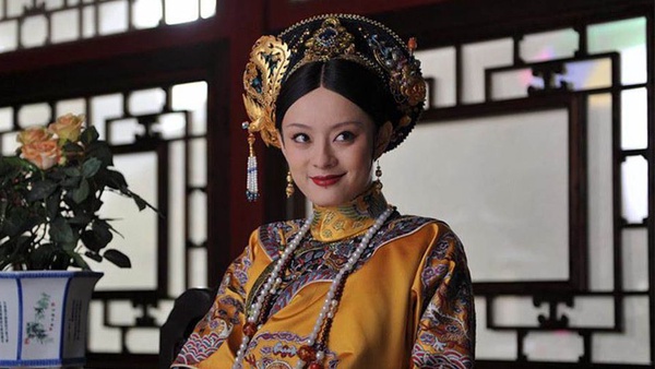 《如懿傳》玫嬪接演《熹妃傳》！回顧宮鬥霸主甄嬛11套造型，從少女黑化成太后