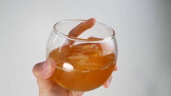 7-11現萃茶新品「台灣水果茶」！濃郁在地鳳梨香氣，配上百香果的酸甜，真的超消暑～