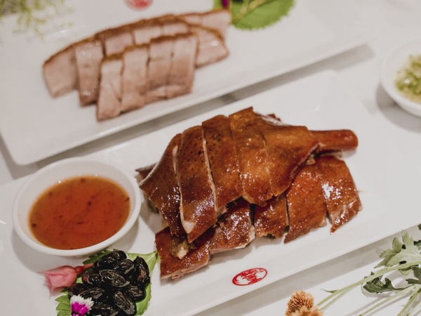 「金鳳錦燒鵝」吃得到正宗港式燒鵝，還有招牌的港式珍珠奶茶絕對要點！