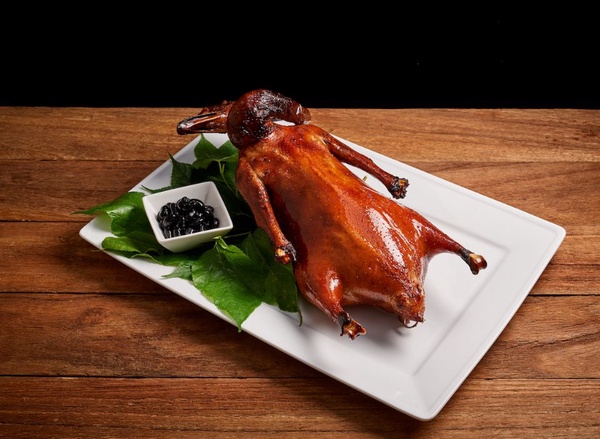 「金鳳錦燒鵝」吃得到正宗港式燒鵝，還有招牌的港式珍珠奶茶絕對要點！
