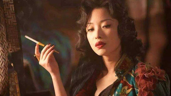 吳謹言穿旗袍變春麗！10女星旗袍造型，楊冪惹火、劉亦菲仙氣，而她是「為旗袍而生」的女星