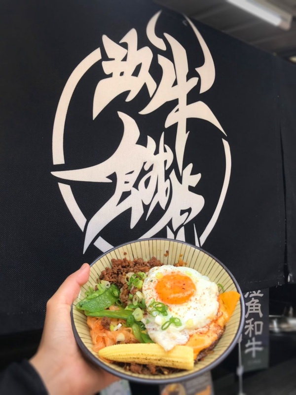 這一碗一定要吃！「玖牛餓虎」招牌和牛滷肉飯搭和牛漢堡排，平價版高級美食絕對別錯過！