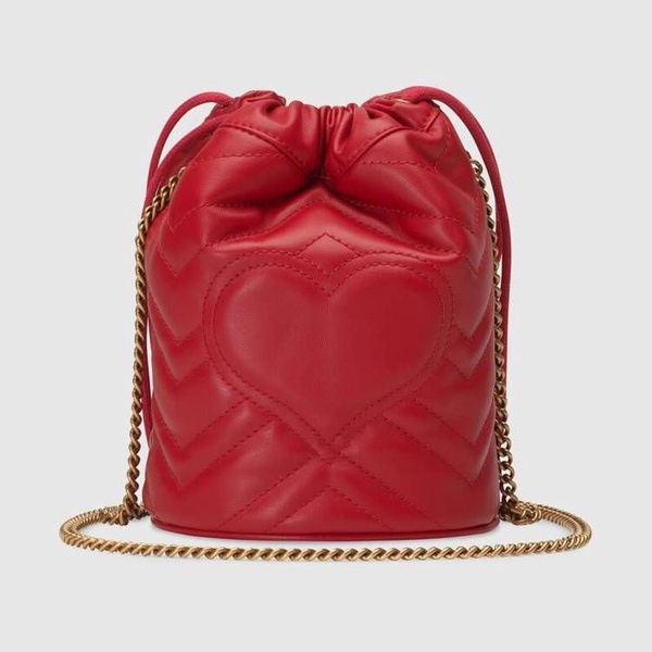 GUCCI「愛心水桶包」成為最新It Bag！背面暗藏小玄機，小巧外型卻實用度滿分！