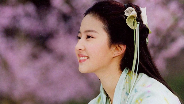 劉亦菲《花木蘭》古裝造型引熱議！盤點8個古裝角色，14年前《仙劍》趙靈兒最經典