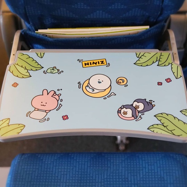 Kakao Friends後輩「NINIZ」彩繪班機升空！從登機證、椅子、桌子到飛機餐都有「NINIZ」陪你一起飛！