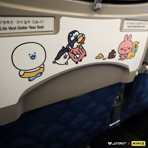 Kakao Friends後輩「NINIZ」彩繪班機升空！從登機證、椅子、桌子到飛機餐都有「NINIZ」陪你一起飛！