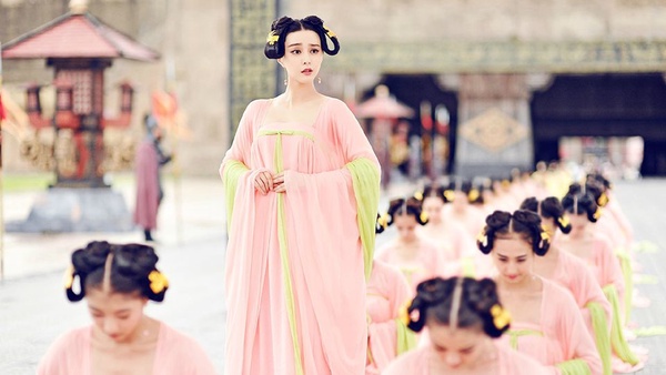 回顧范冰冰、李晨定情作《武媚娘傳奇》！15套造型少女~女帝，光頭、老妝都能駕馭