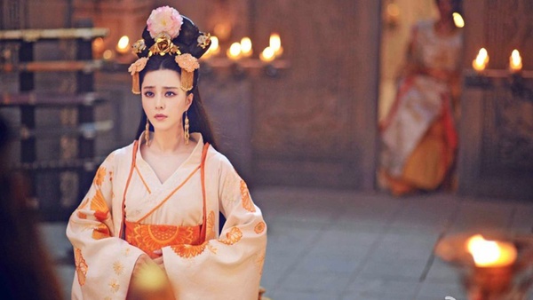 回顧范冰冰、李晨定情作《武媚娘傳奇》！15套造型少女~女帝，光頭、老妝都能駕馭