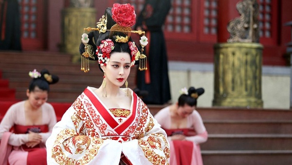 回顧范冰冰、李晨定情作《武媚娘傳奇》！15套造型少女~女帝，光頭、老妝都能駕馭