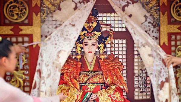 回顧范冰冰、李晨定情作《武媚娘傳奇》！15套造型少女~女帝，光頭、老妝都能駕馭